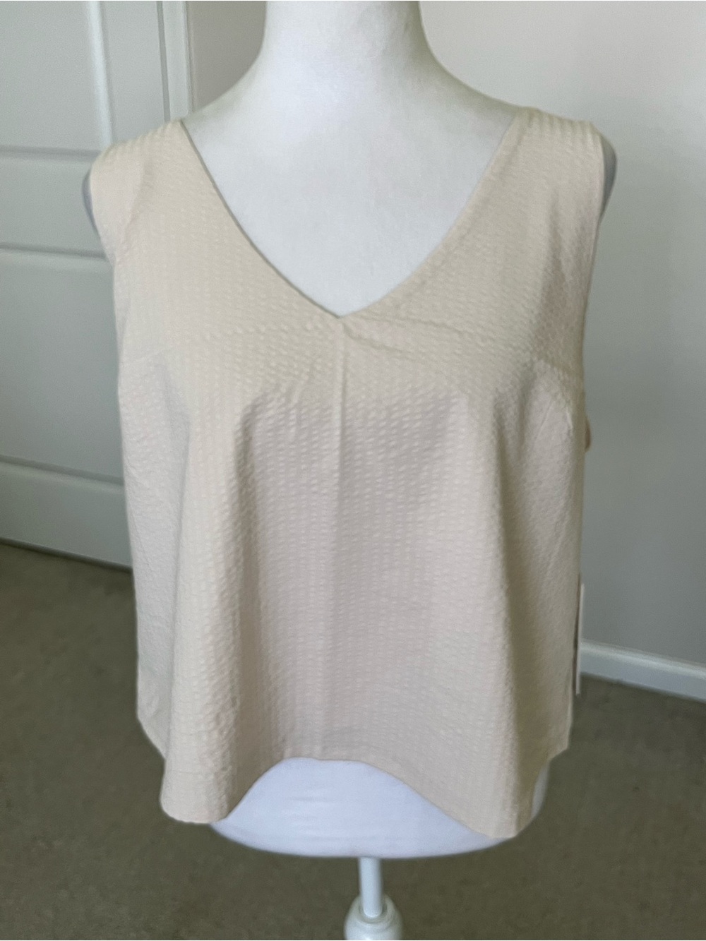 NWT Vuori Villa Textured VNeck Crop Tank Size XL - Picture 3 of 8